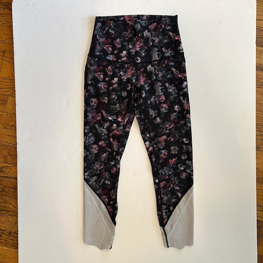 Lululemon Wunder Under Crop Leggings, size 2, EUC